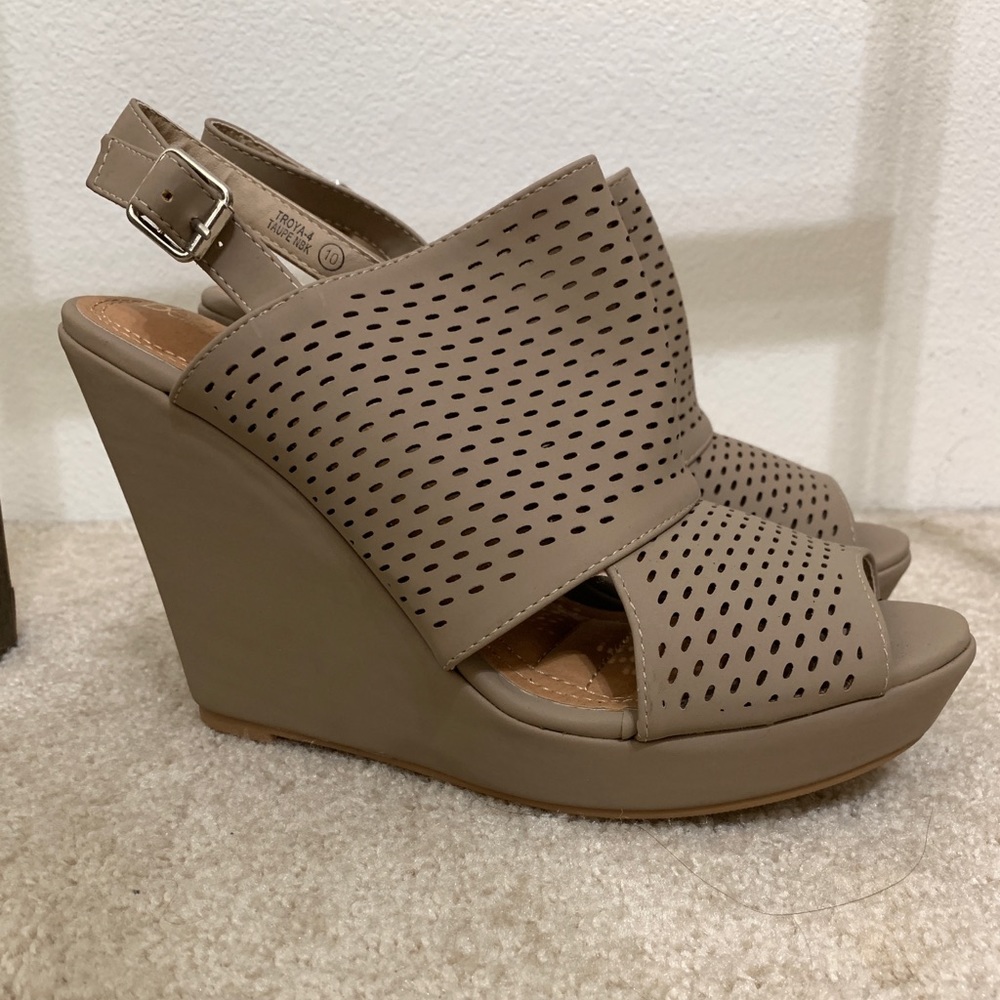 Bella Marie taupe sandal